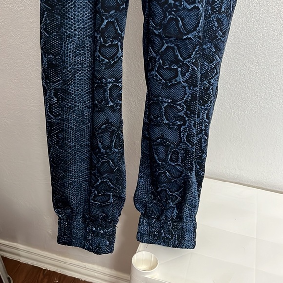 NWT BCBGMAXAZRIA Blue Python Jumpsuit Size XS - Picture 7 of 16